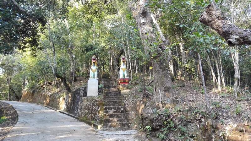 西双版纳州勐海县西定乡章郎布朗族村骑行游